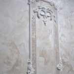 Венецианская штукатурка под оникс в архитектурном зеркале