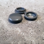 декоративные заглушки для крепления на саморезы темно-серый пластик